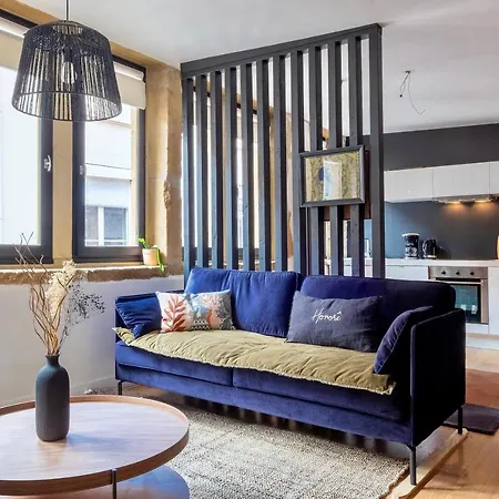 Apartment Honore Du Temple